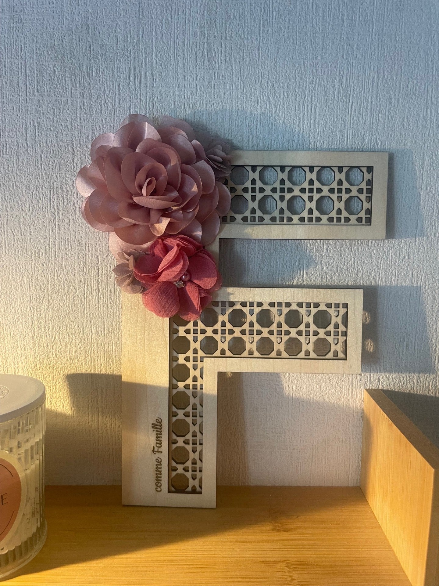 Lettre florale effet rotin