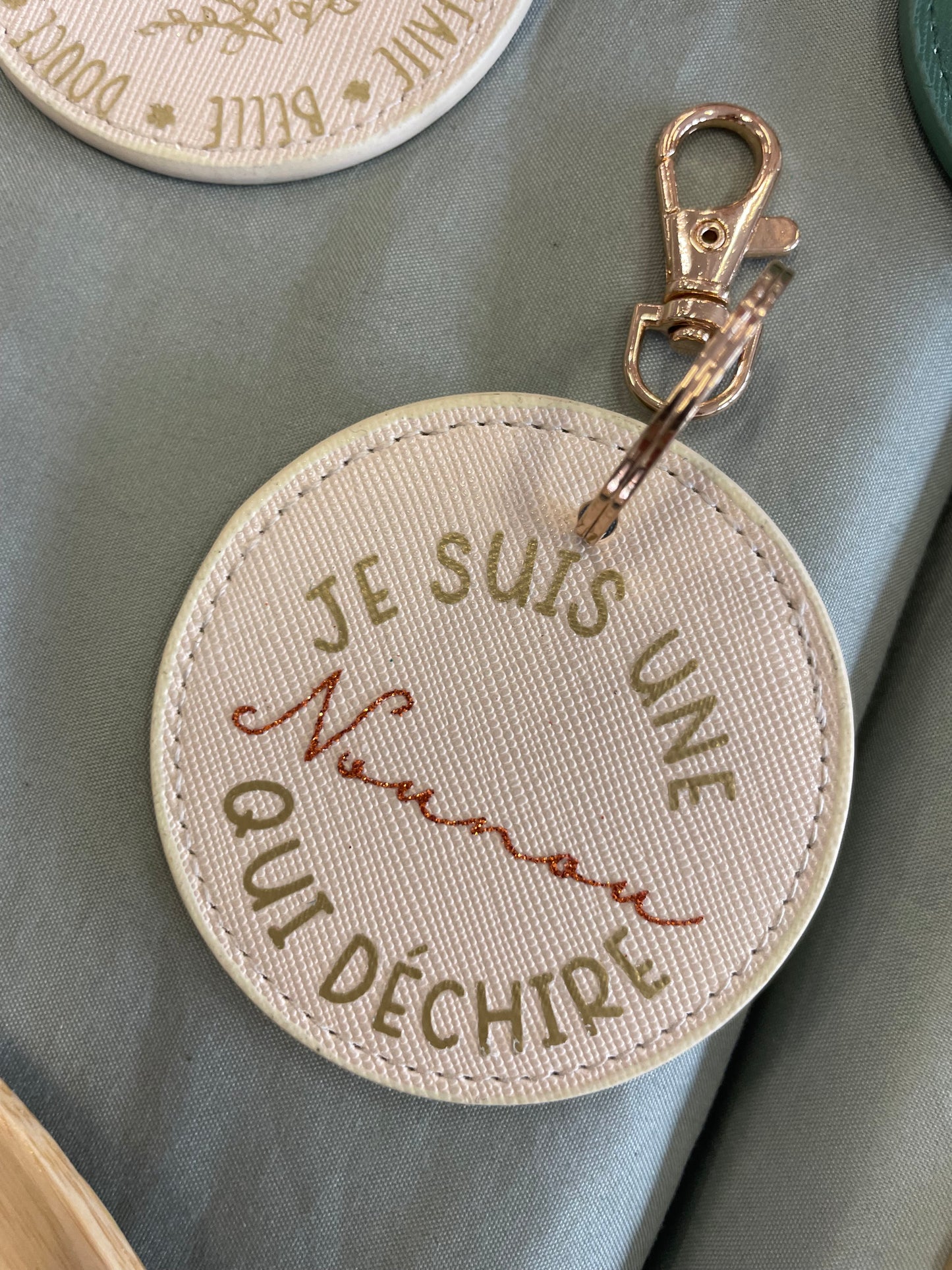 Porte clé nounou qui déchire