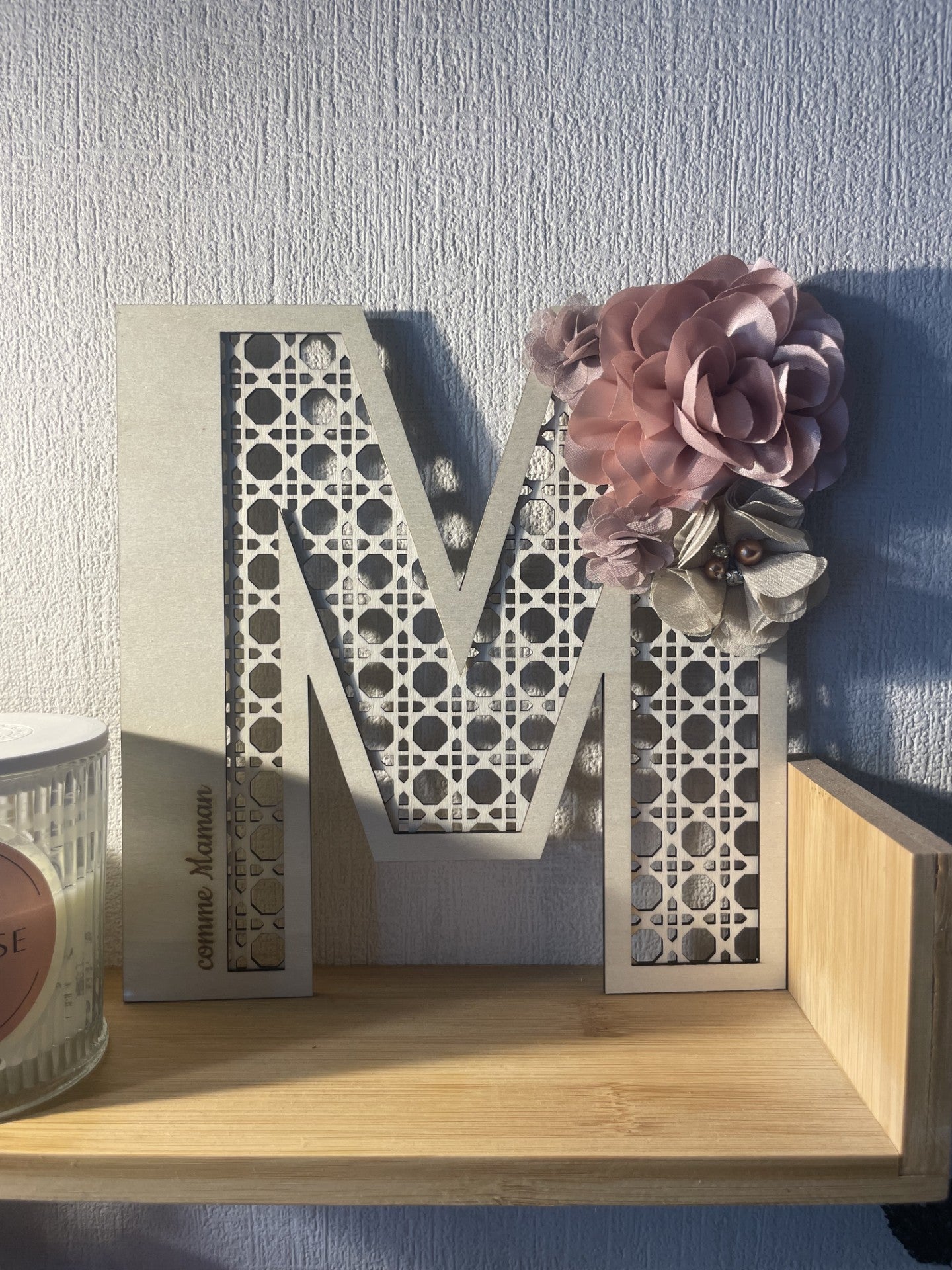 Lettre florale effet rotin
